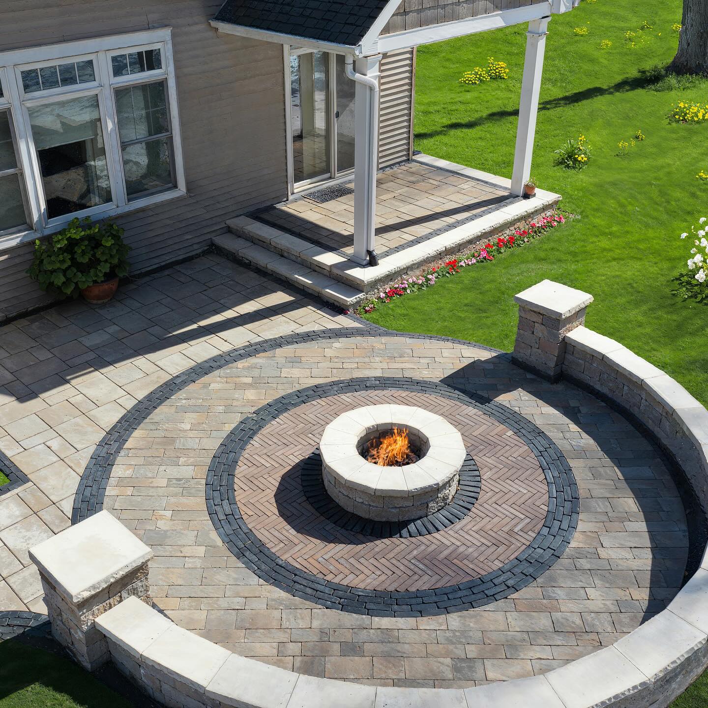 Circular fire pit and seating wall