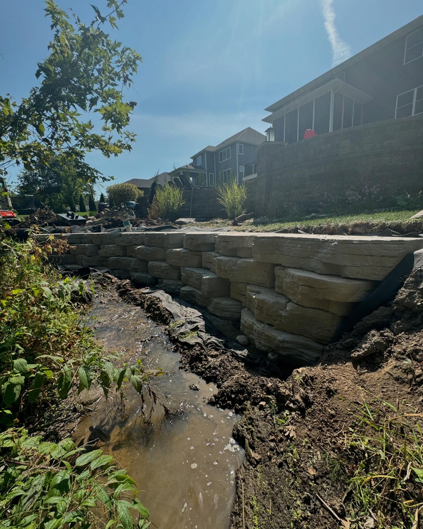 Stone retaining wall construction